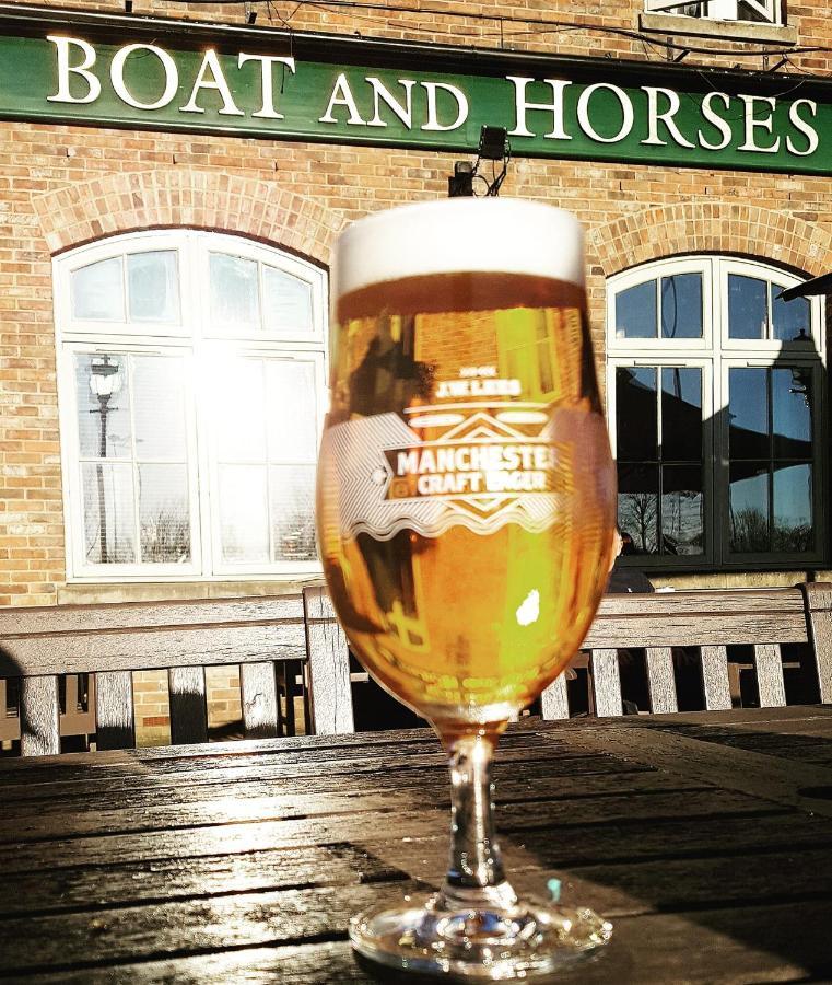 Boat & Horses Inn Oldham Kültér fotó